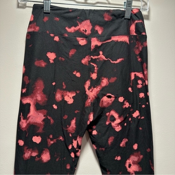 NEW LulaRoe OS Soft Leggings One Size  2-10 Small-Large Red Black Abstract - Picture 6 of 11